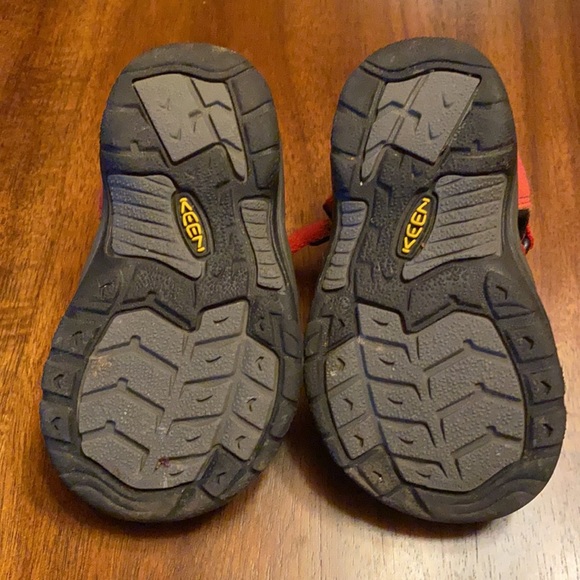 Keen size 6 toddler sandals - Picture 3 of 4